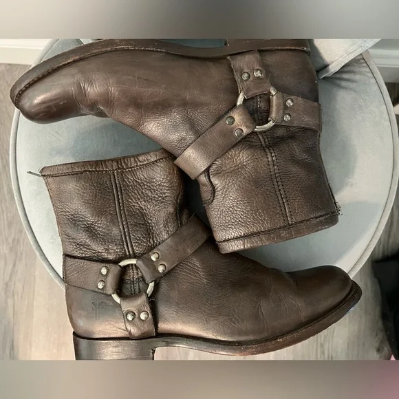COPY - FRYE SHORT LEATHER BOOTS - Picture 5 of 7